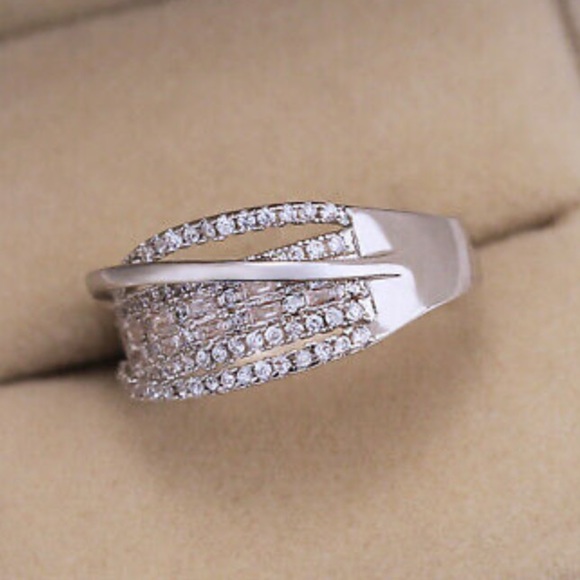 NEW 925 Sterling Silver Beautiful Ring - Picture 4 of 6